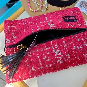 Makeup Junkie Medium